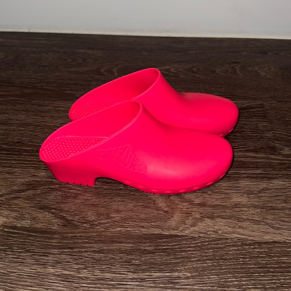 Brand New Calzuro Hot Pink Clogs